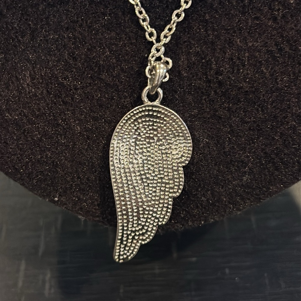 Natural Abalone Angel's Silver Tone Wing Pendant Necklace - Picture 3 of 6